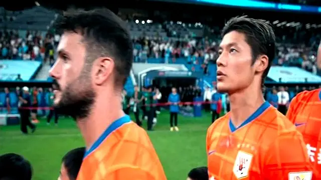 龙辉优配 提前告别？瓦科赠王大雷球衣 韩鹏为重建打下基础 泰山为自己拼海港